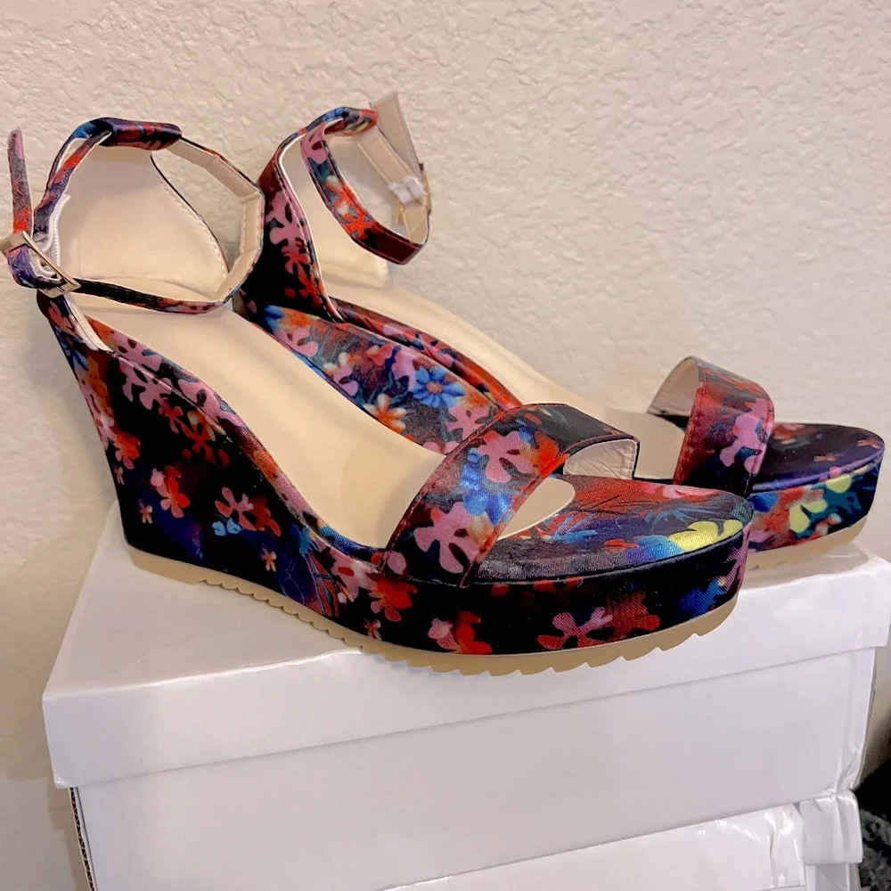 Women's Floral Wedge- Open Toe, Ankle Strap, High Platform only 2 pairs size 8/9